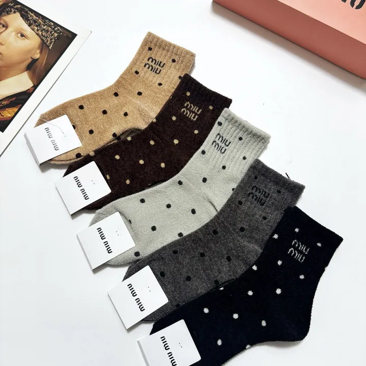 スーパーコピー ミュウミュウ 靴下