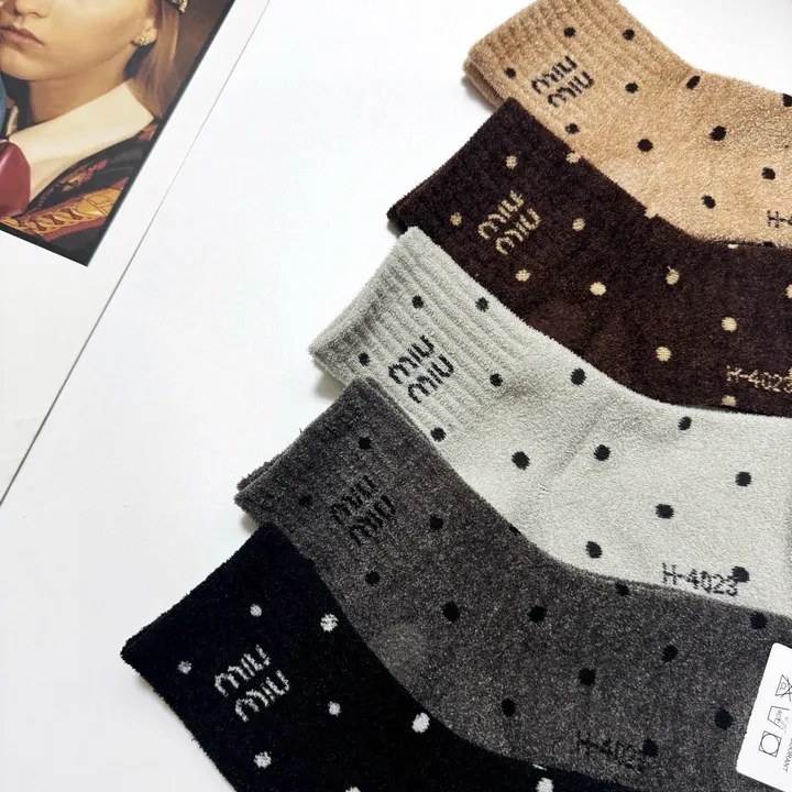 スーパーコピー ミュウミュウ 靴下