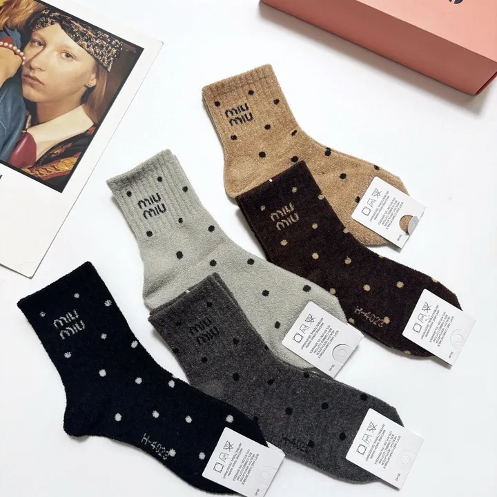 スーパーコピー ミュウミュウ 靴下