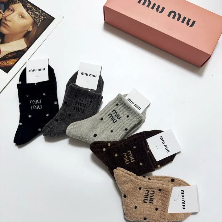 スーパーコピー ミュウミュウ 靴下