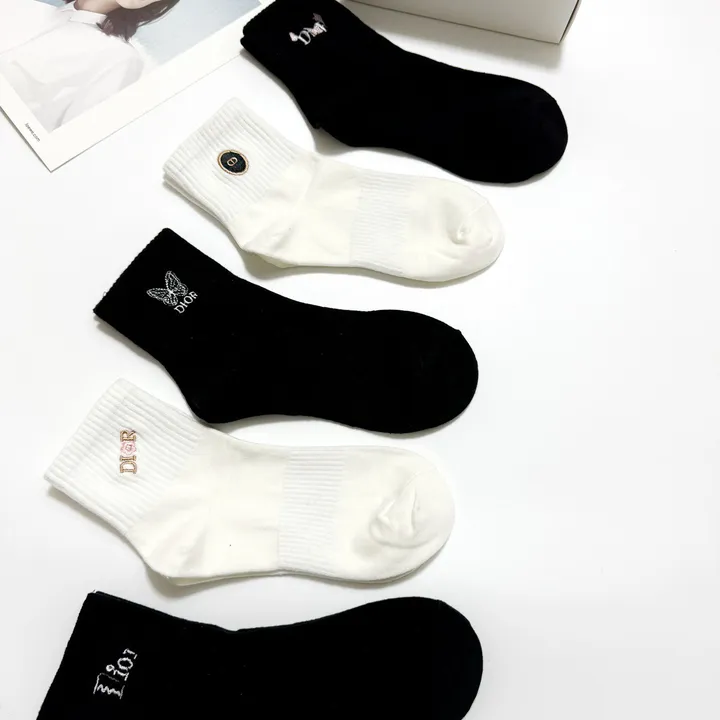 スーパーコピー ディオール 靴下