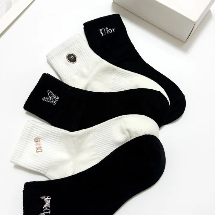 スーパーコピー ディオール 靴下
