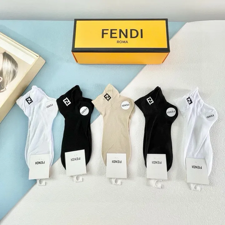 スーパーコピー フェンディ 靴下