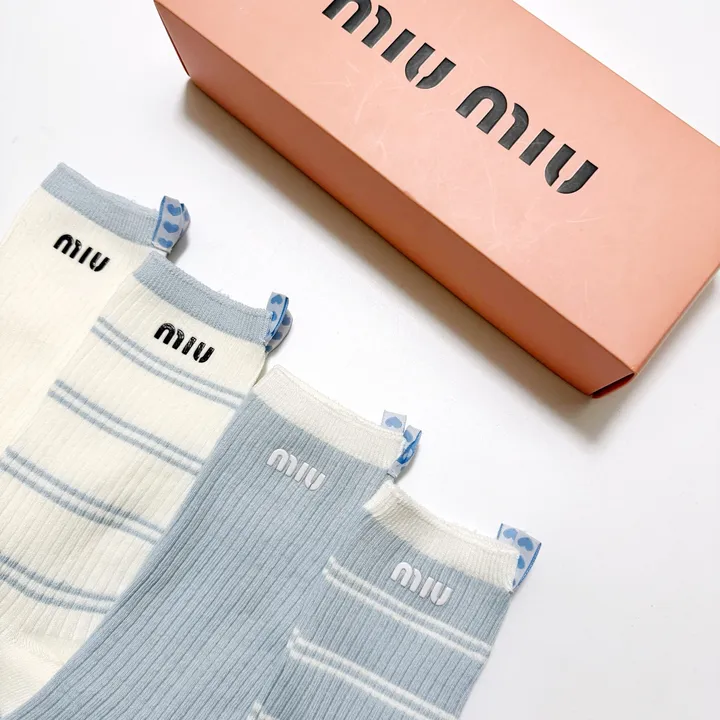 スーパーコピー ミュウミュウ 靴下