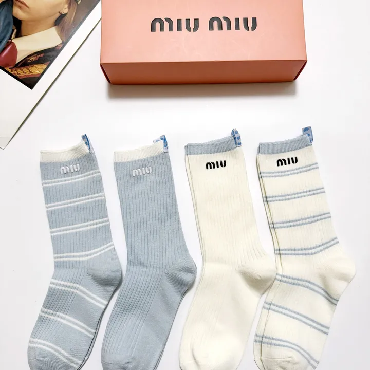 スーパーコピー ミュウミュウ 靴下