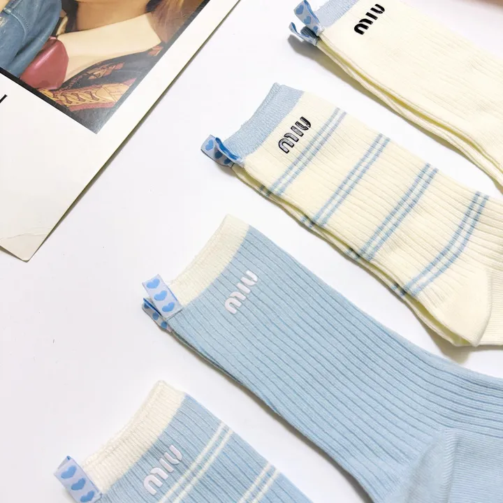 スーパーコピー ミュウミュウ 靴下