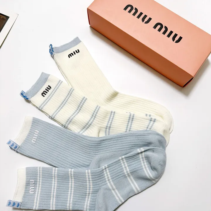 スーパーコピー ミュウミュウ 靴下