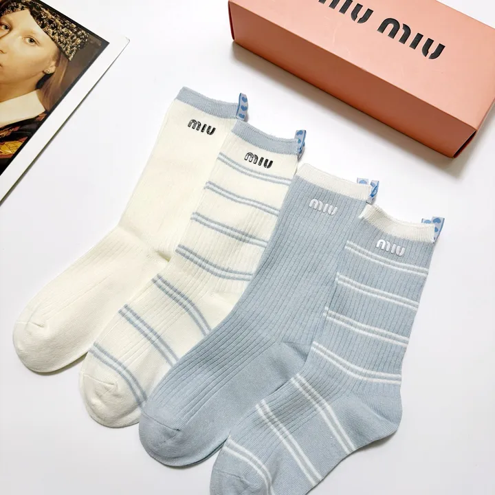 スーパーコピー ミュウミュウ 靴下