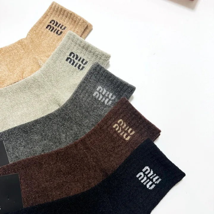 スーパーコピー ミュウミュウ 靴下