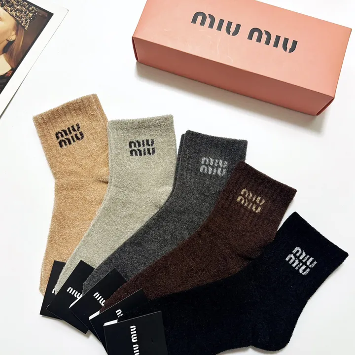 スーパーコピー ミュウミュウ 靴下