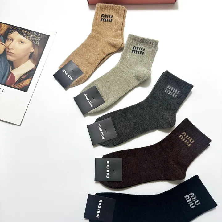 スーパーコピー ミュウミュウ 靴下