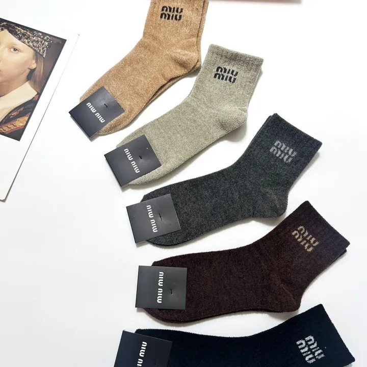 スーパーコピー ミュウミュウ 靴下