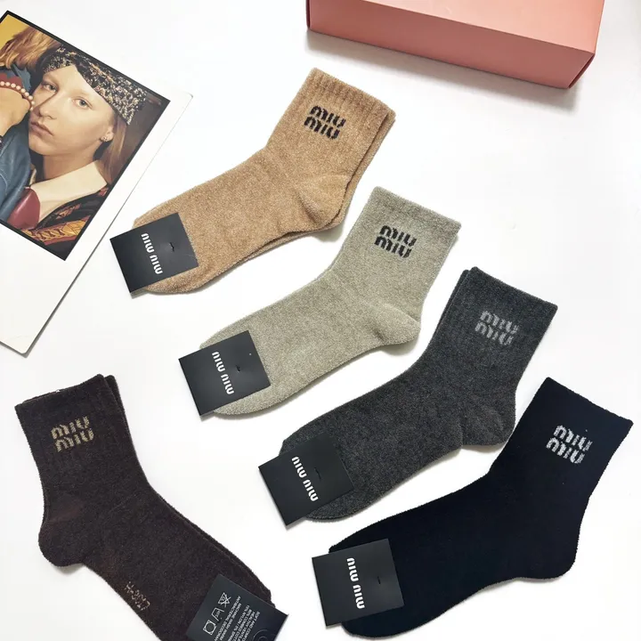 スーパーコピー ミュウミュウ 靴下