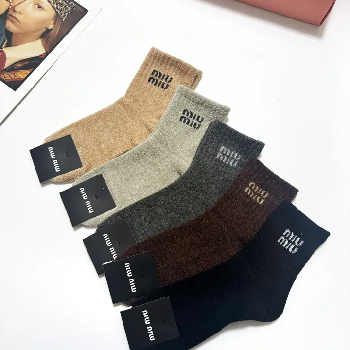 スーパーコピー ミュウミュウ 靴下