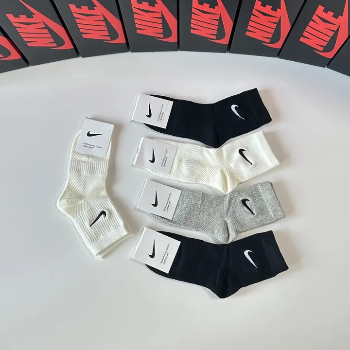 スーパーコピー ミュウミュウ 靴下