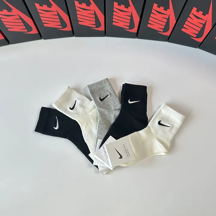 スーパーコピー ミュウミュウ 靴下