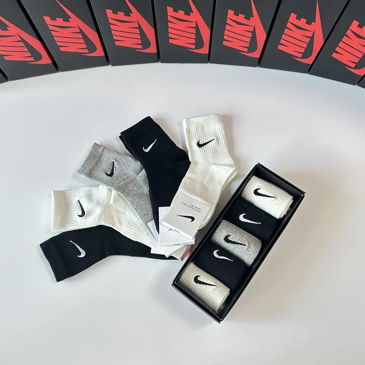 スーパーコピー ミュウミュウ 靴下