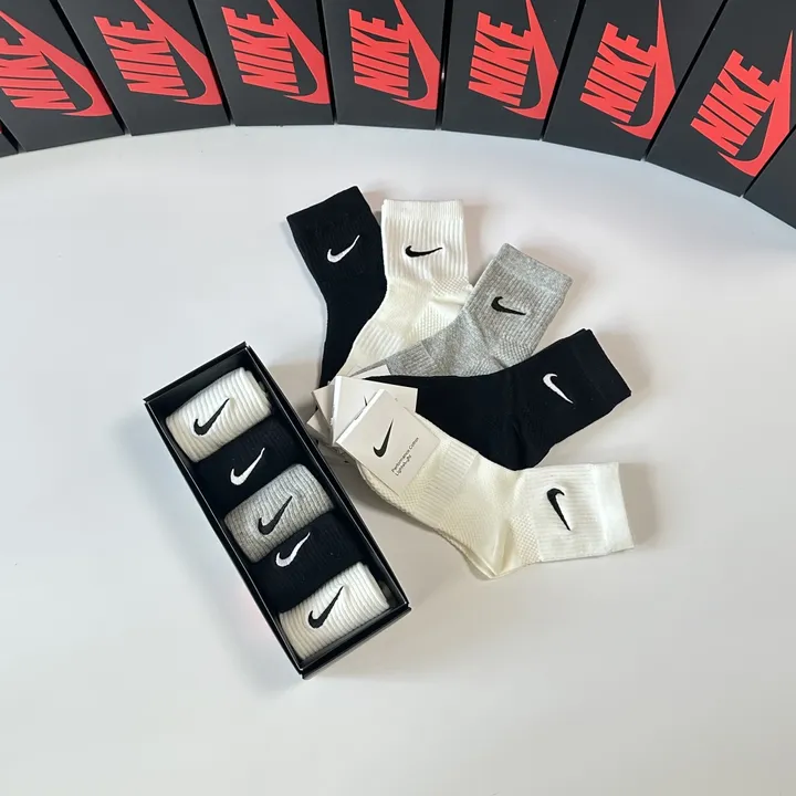 スーパーコピー ミュウミュウ 靴下