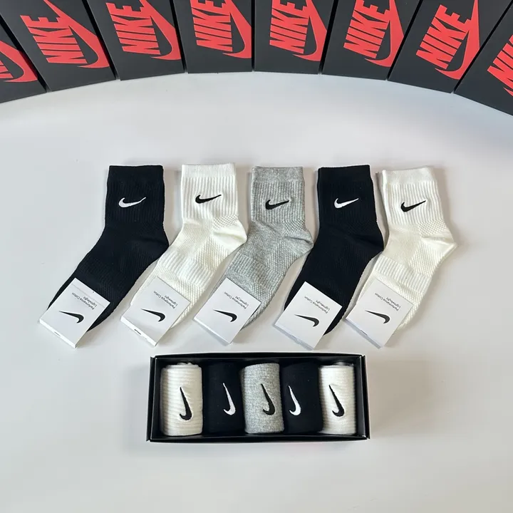 スーパーコピー ミュウミュウ 靴下