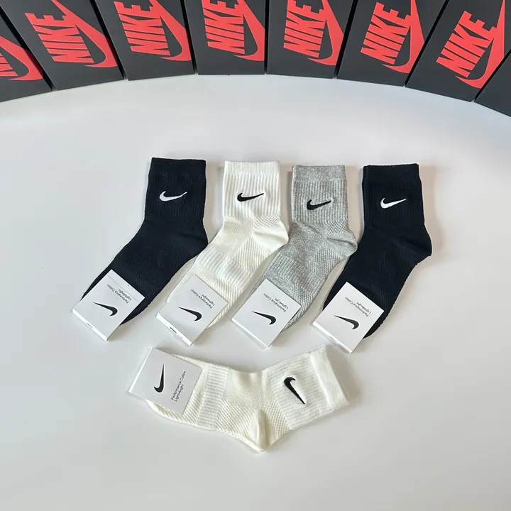 スーパーコピー ミュウミュウ 靴下