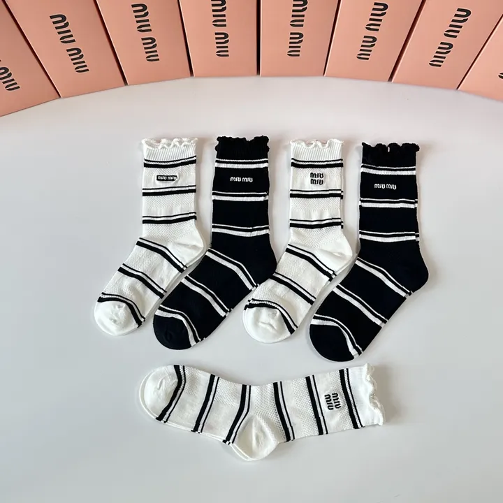 スーパーコピー ミュウミュウ 靴下