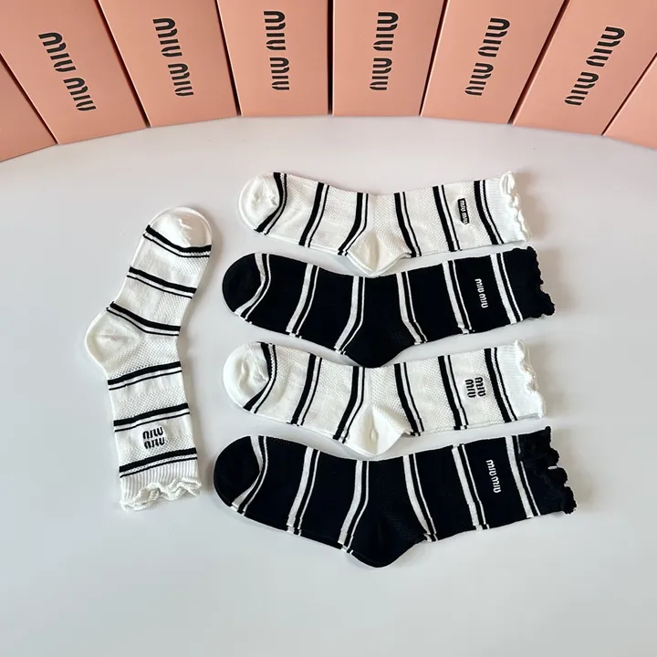 スーパーコピー ミュウミュウ 靴下