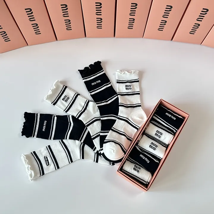 スーパーコピー ミュウミュウ 靴下