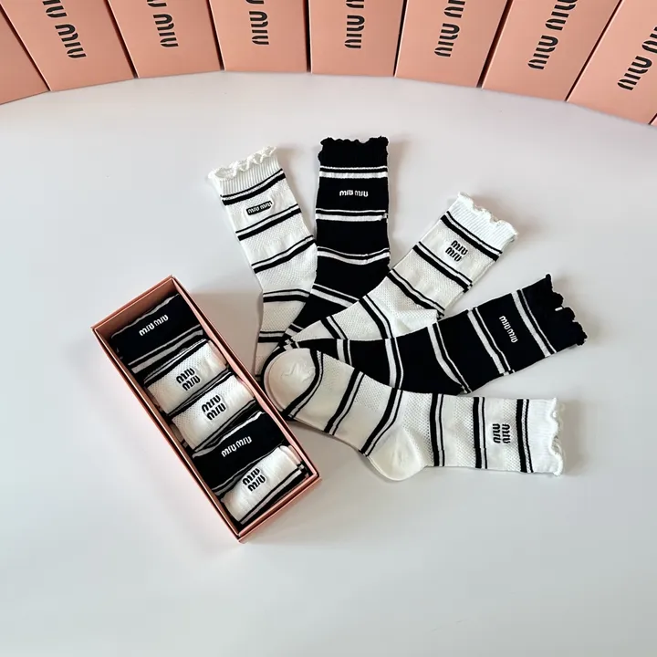 スーパーコピー ミュウミュウ 靴下