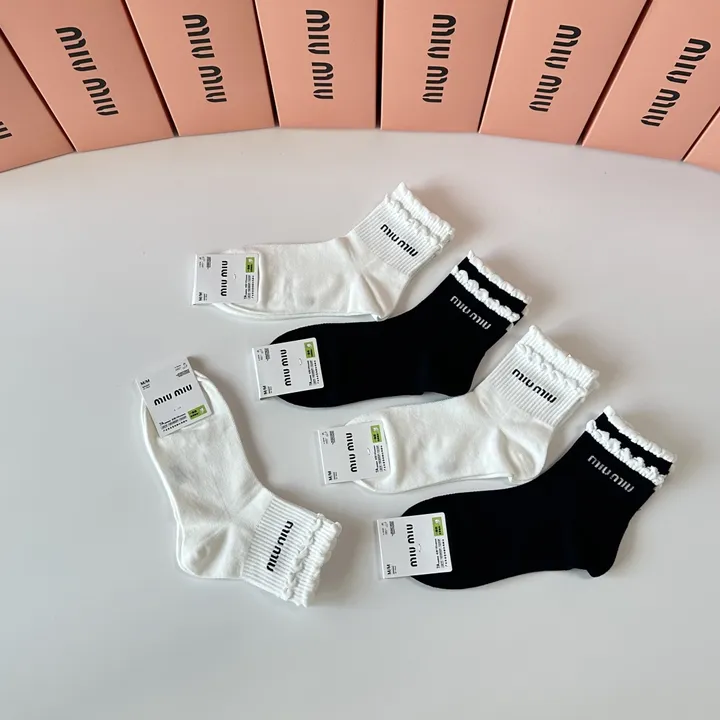 スーパーコピー ミュウミュウ 靴下