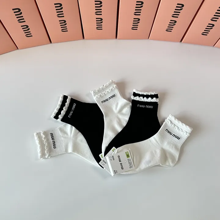 スーパーコピー ミュウミュウ 靴下