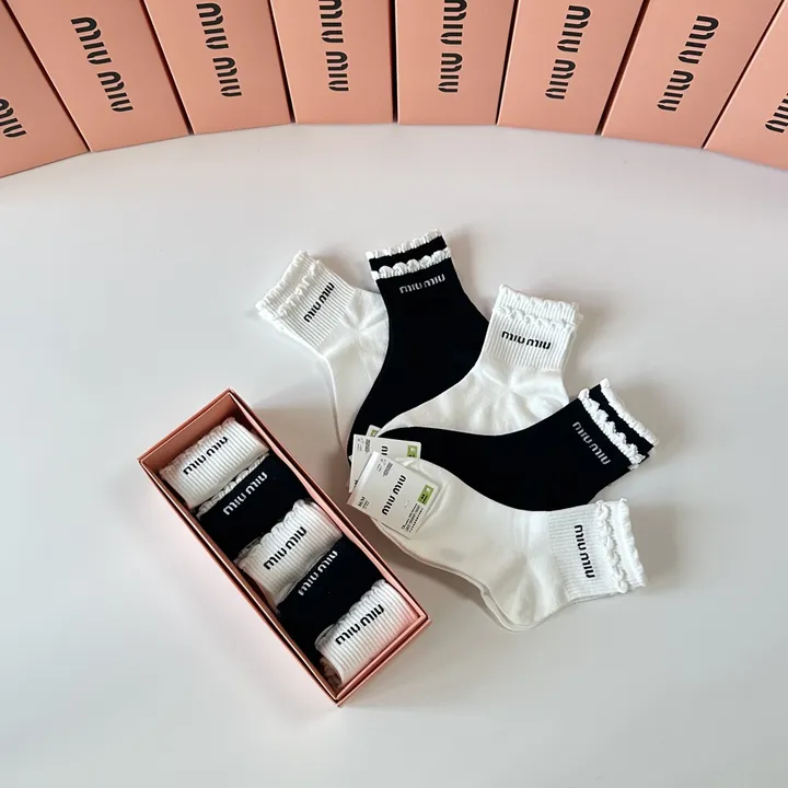 スーパーコピー ミュウミュウ 靴下