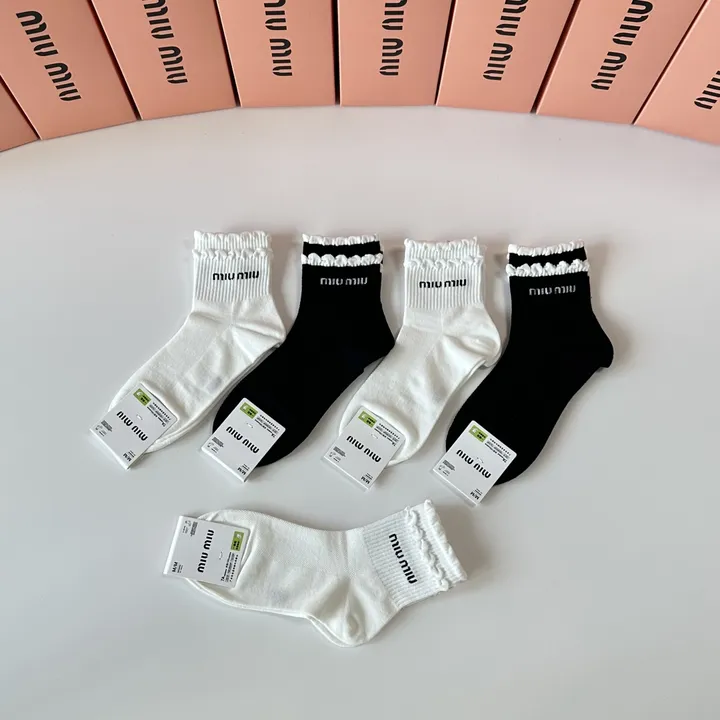 スーパーコピー ミュウミュウ 靴下