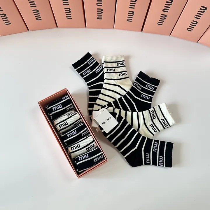 スーパーコピー ミュウミュウ 靴下