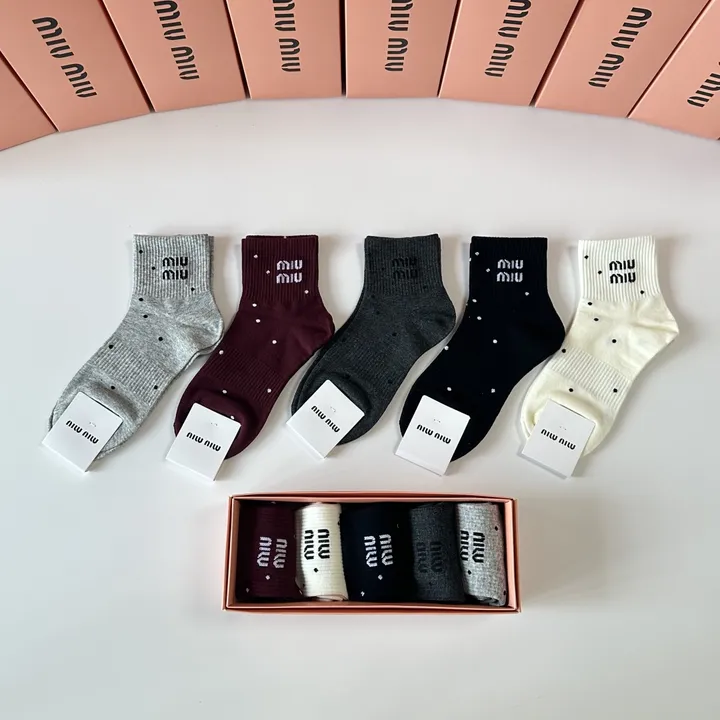 スーパーコピー ミュウミュウ 靴下