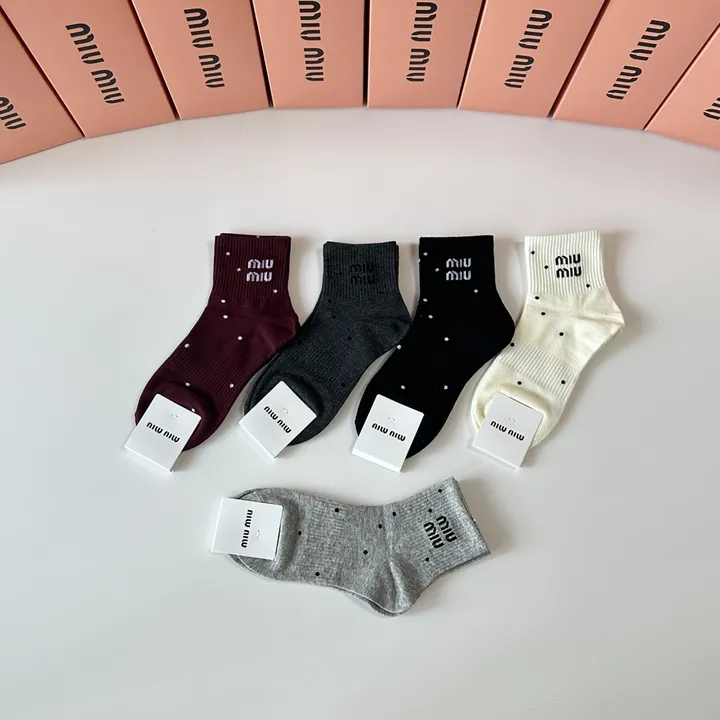 スーパーコピー ミュウミュウ 靴下