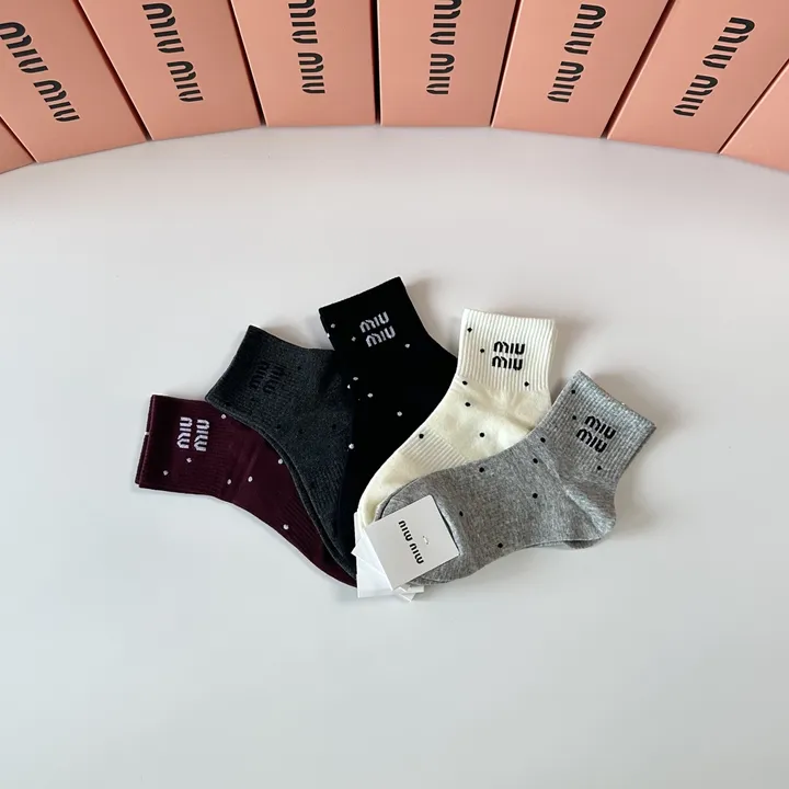 スーパーコピー ミュウミュウ 靴下