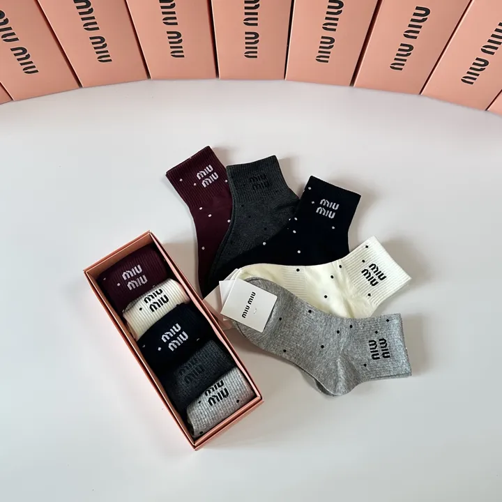 スーパーコピー ミュウミュウ 靴下