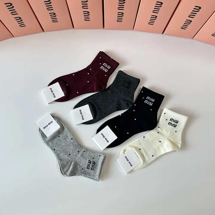 スーパーコピー ミュウミュウ 靴下