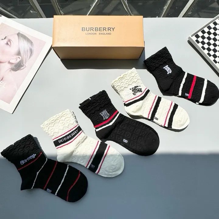 スーパーコピー バーバリー ス 靴下