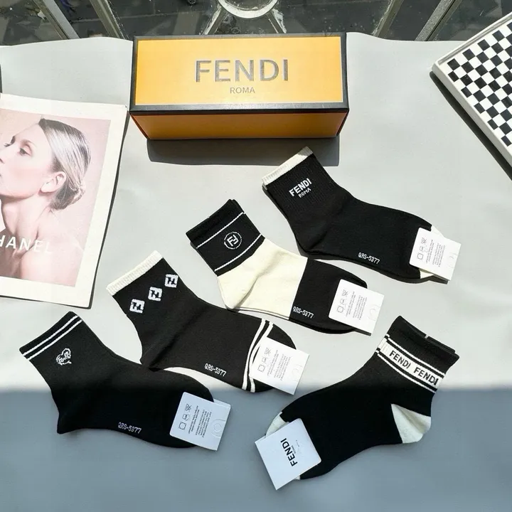 スーパーコピー フェンディ 靴下
