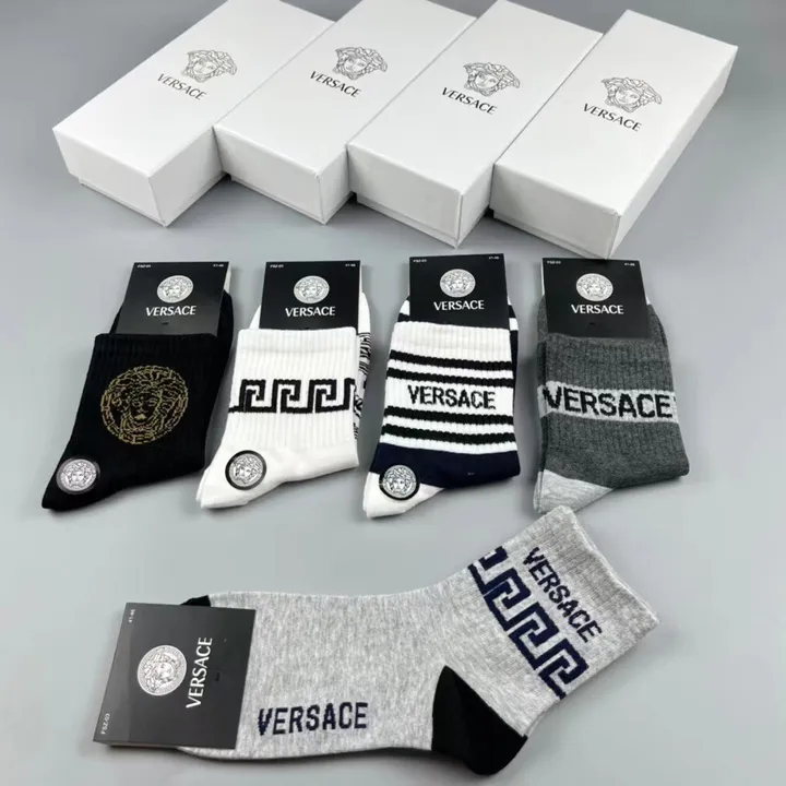 スーパーコピー ヴェルサーチ 靴下