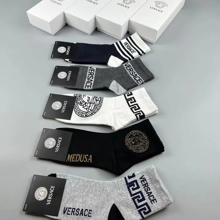 スーパーコピー ヴェルサーチ 靴下