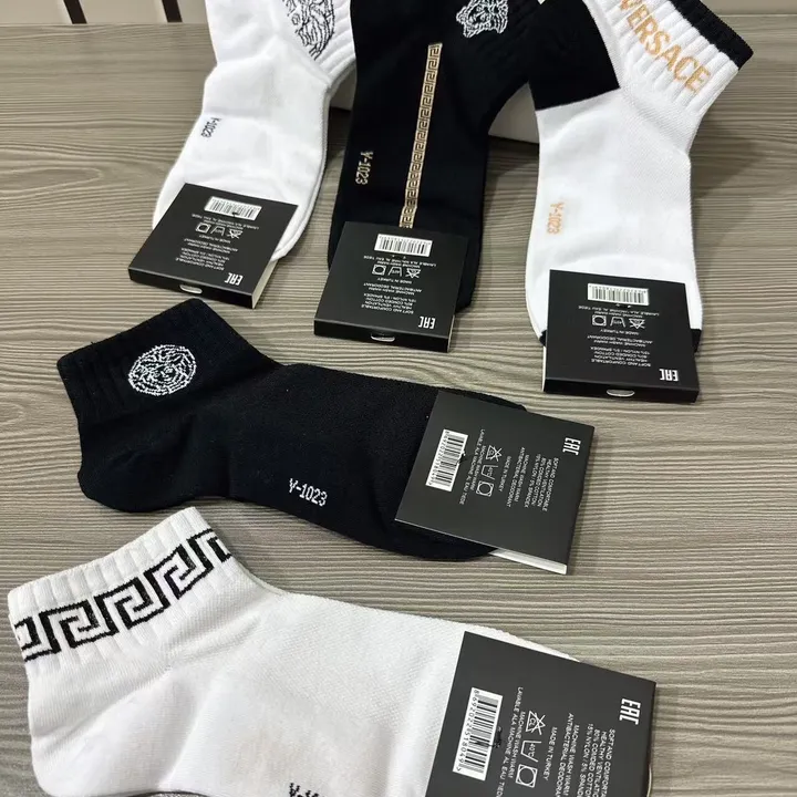 スーパーコピー ヴェルサーチ 靴下