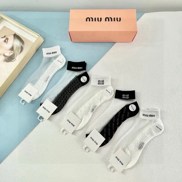 スーパーコピー ミュウミュウ 靴下