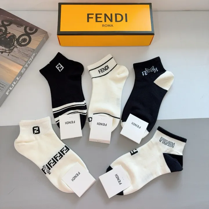 スーパーコピー フェンディ 靴下