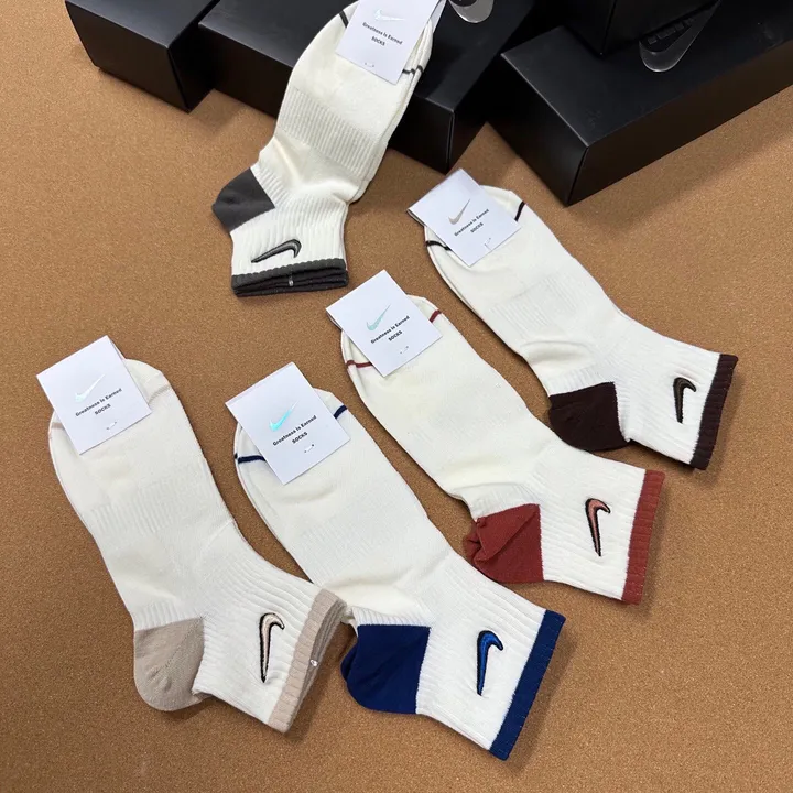 スーパーコピー ミュウミュウ 靴下