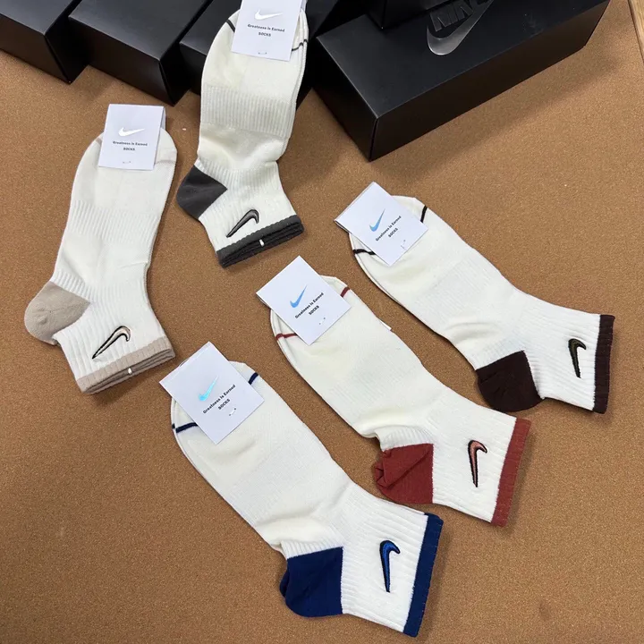 スーパーコピー ミュウミュウ 靴下