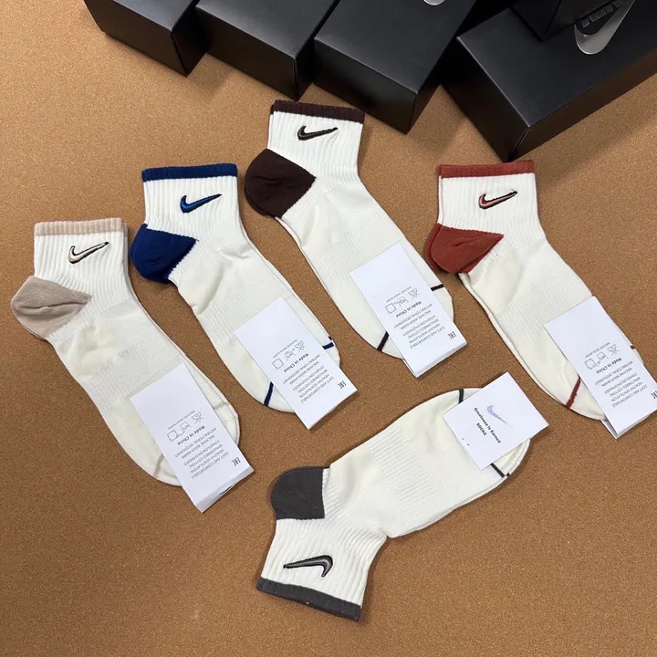 スーパーコピー ミュウミュウ 靴下