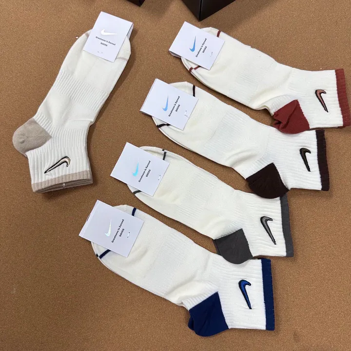 スーパーコピー ミュウミュウ 靴下