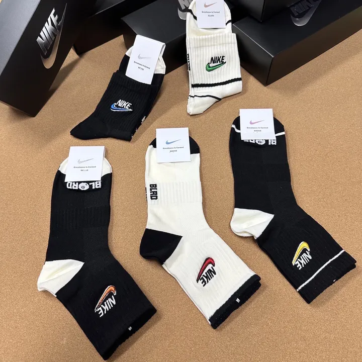 スーパーコピー ミュウミュウ 靴下